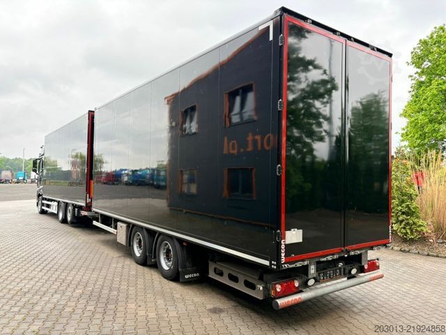 Lori kotak MERCEDES-BENZ Actros 2551 6x2 Koffer mit Laderampe