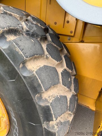 لودر چرخ‌دار CATERPILLAR 950M