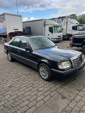 厢式货车 MERCEDES-BENZ 200E