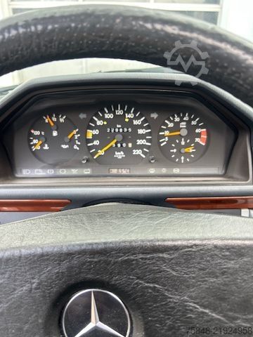 厢式货车 MERCEDES-BENZ 200E