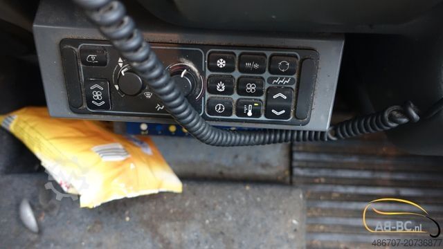 Bus pariwisata MERCEDES-BENZ Integro M, 57 Sitze