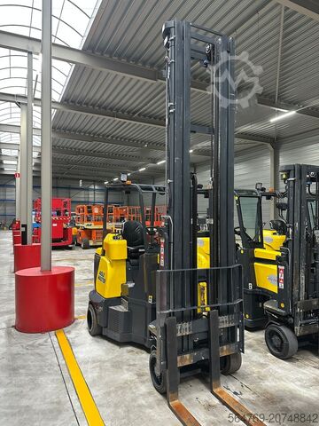 Narrow aisle forklift truck Aisle Master 20WHE/ Perfect / Only 6256 hours
