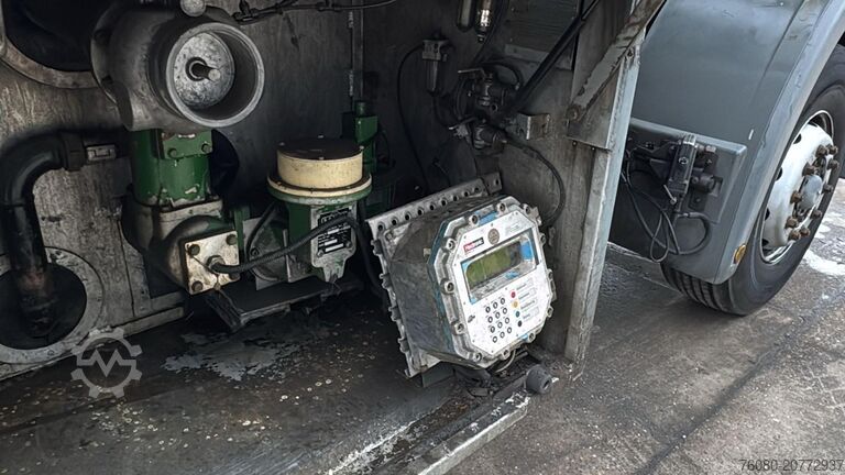 Tankwagen Mercedes-Benz Atego 2528 (18000 L / 3 COMPARTIMENTS / MANUAL ...