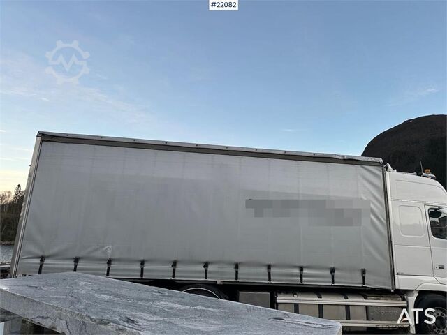 Valise Volvo FH16 700 Tandem Box Truck with Lift and Onspot