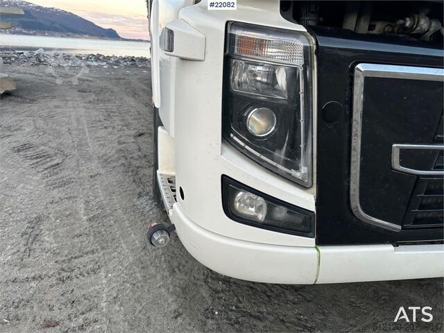 Valise Volvo FH16 700 Tandem Box Truck with Lift and Onspot