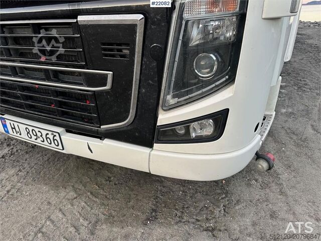 Valise Volvo FH16 700 Tandem Box Truck with Lift and Onspot