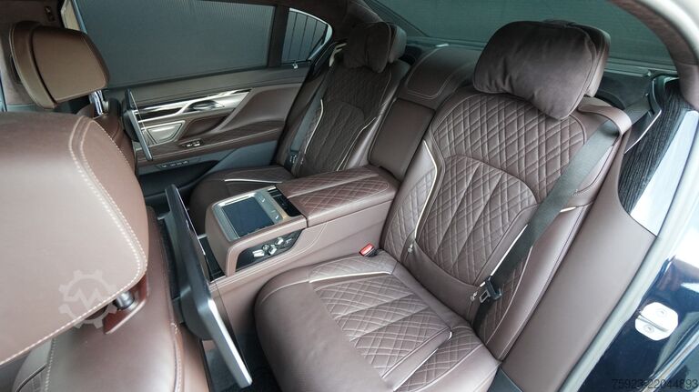 Transportasi penumpang BMW 745Le xDrive Hybrid 6-cyl