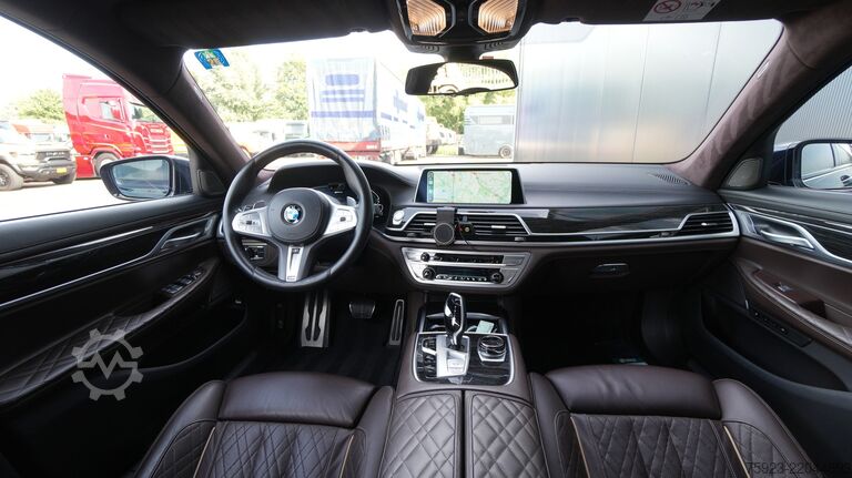 Transportasi penumpang BMW 745Le xDrive Hybrid 6-cyl