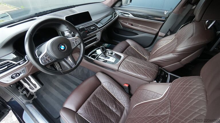 Transportasi penumpang BMW 745Le xDrive Hybrid 6-cyl
