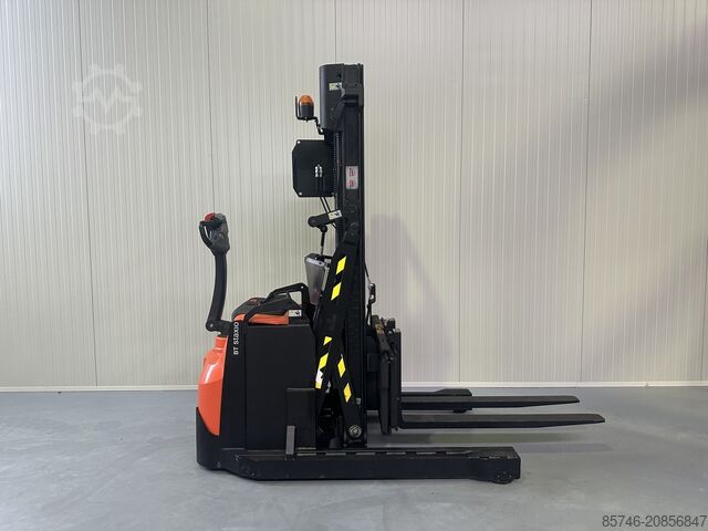 SWE 120 XR * DEMO !! REACH-MAST + Neigbare Gabeln + Seitenschieber !! TOYOTA SWE 120 XR * DEMO !!  REACH - MAST  +  Tilting Forks + S.S.  !!