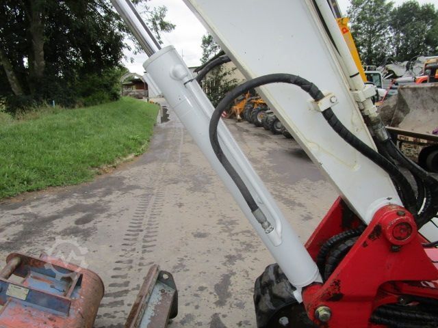 Miniexcavadora Takeuchi Takeuchi TB135