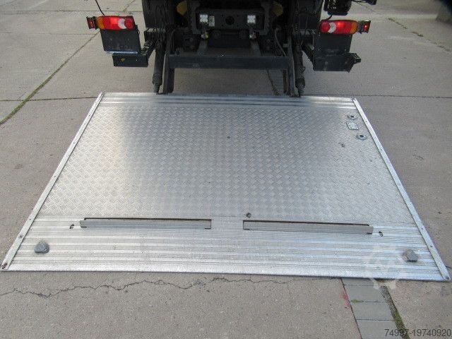 Kamion sa ravnom platformom i ceradom IVECO AT260S40Y/FS-D / Lenkachse / Kamera / LBW