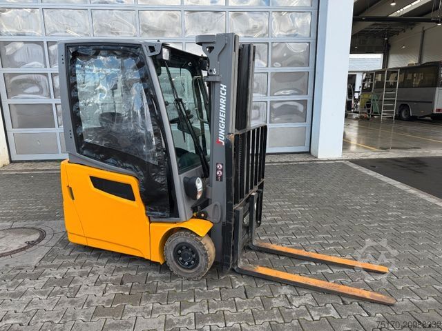 Čelni viličar JUNGHEINRICH EFG 215 / Triplex: 4.25m! / SS / nur 3.092h!