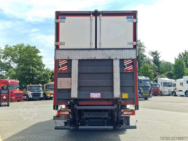 Kofer Volvo FM 370 Globetrotter 6x2*4 - Box with sidedoors ...