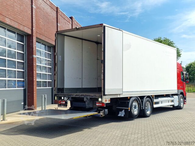 Kofer Volvo FM 370 Globetrotter 6x2*4 - Box with sidedoors ...