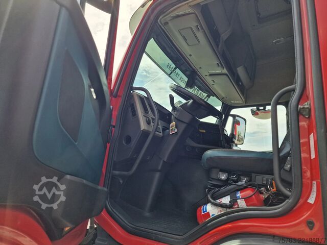 Kofer Volvo FM 370 Globetrotter 6x2*4 - Box with sidedoors ...
