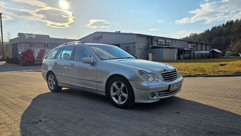 Mercedes-Benz C-класс 2004 года Mercedes-Benz Klasa C