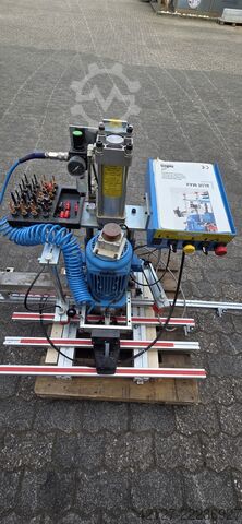 آلة حفر التجهيزات مع وحدة تغذية أفقية. Hettich Blue Max 19 - FS