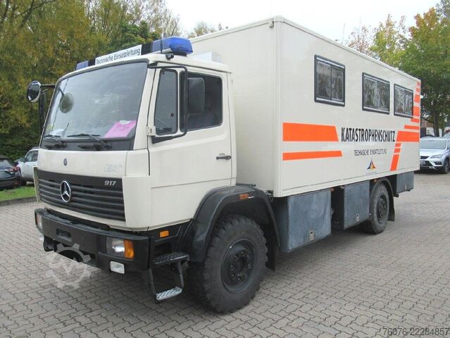 کامیون جعبه‌ای MERCEDES-BENZ 917 A 4x4 Allrad Einzelbereift 6m Koffer Klima