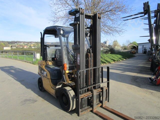Dizel viljuškari Caterpillar DP25N - Triplex-Freihub 5,6m + Seitenschieber