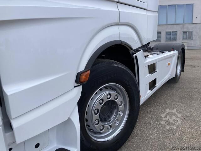 標準トラクターユニット  Actros 1845 LS