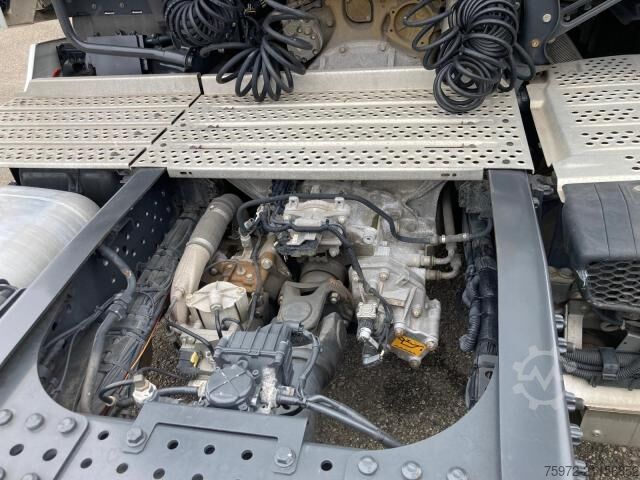 標準トラクターユニット  Actros 1845 LS