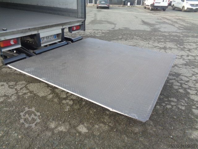 बॉक्स ट्रक IVECO EUROCARGO ML120E25