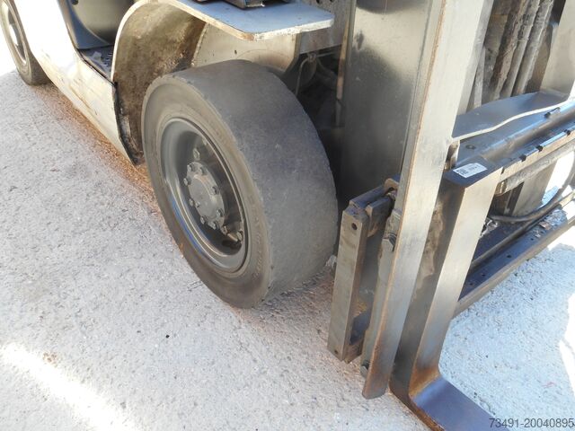 4-wheel forklift Nissan Y1F2A25 Triplex 4,75m