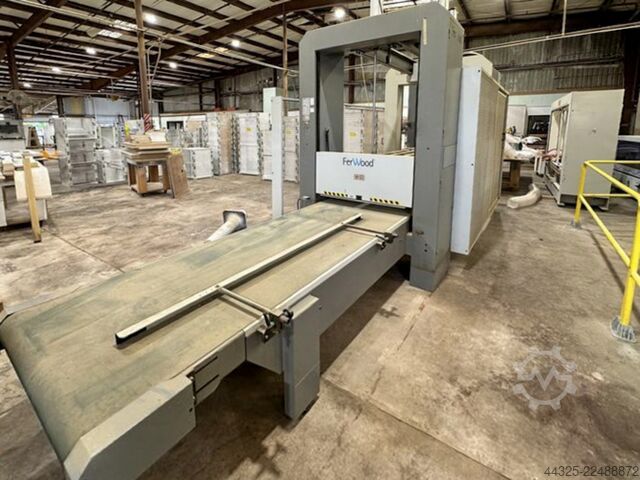 Korpuspresse COMIL CF 2000