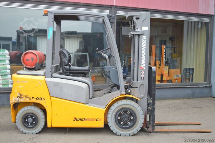 Empilhador Jungheinrich TFG 425
