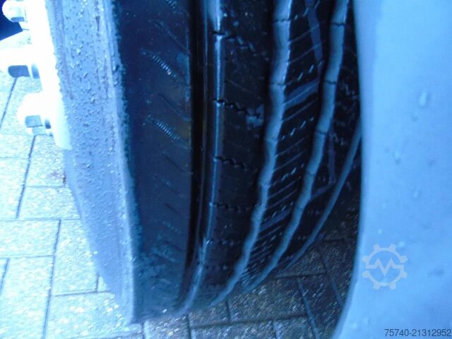 Refrigerated/freezer transport Scania P230 LOW KLM +  CARRIER + LOADLIFT +