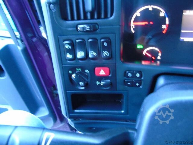 Refrigerated/freezer transport Scania P230 LOW KLM +  CARRIER + LOADLIFT +