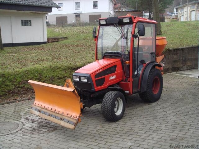 Kommunalschlepper, Traktor mit Schneeräumschild für Winterdienst und Kehrmaschine, Komunaltraktor, S HAKO Hakotrak 2600 DA