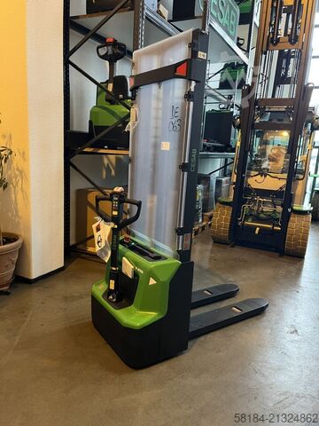 מלגזת הרמה ידנית Cesab S010i