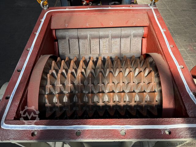 Einwellen-Vorzerkleinerer  AM 650X750