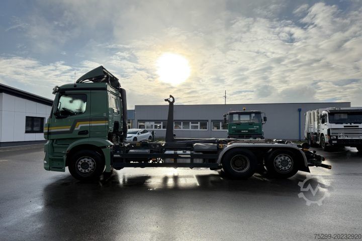 کامیون کمپرسی با جرثقیل قلابی Mercedes-Benz Antos 2648 Meiller