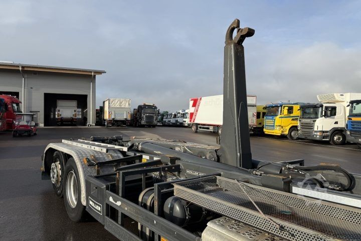 کامیون کمپرسی با جرثقیل قلابی Mercedes-Benz Antos 2648 Meiller