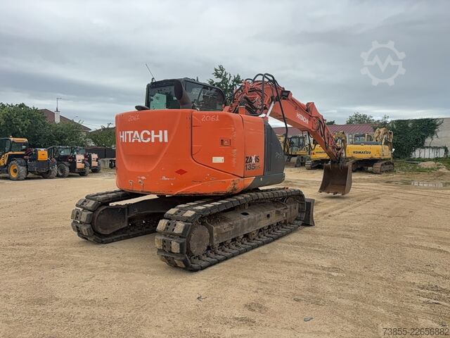 Rupsgraver Hitachi ZX135US-5B with two buckets