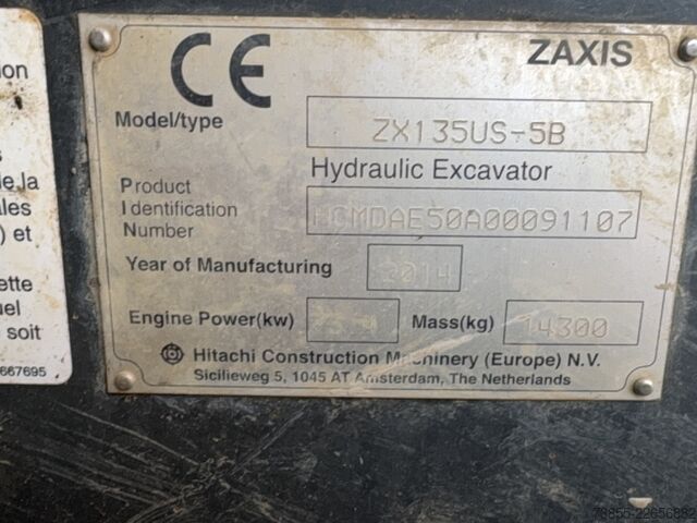 Rupsgraver Hitachi ZX135US-5B with two buckets