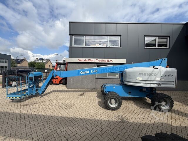 GENIE S-45 บูมหรือรถกระเช้าทำงานแบบแขนยืดไกล (Telescope Boom Lift) ขับเคลื่อน 4x4 เครื่องยนต์ดีเซล D GENIE S-45 Telescoop hoogwerker / boomlift  4x4 DEUTZ DIESEL 4545uur 15,7M Werkhoogte 2016
