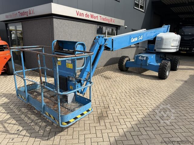 GENIE S-45 บูมหรือรถกระเช้าทำงานแบบแขนยืดไกล (Telescope Boom Lift) ขับเคลื่อน 4x4 เครื่องยนต์ดีเซล D GENIE S-45 Telescoop hoogwerker / boomlift  4x4 DEUTZ DIESEL 4545uur 15,7M Werkhoogte 2016