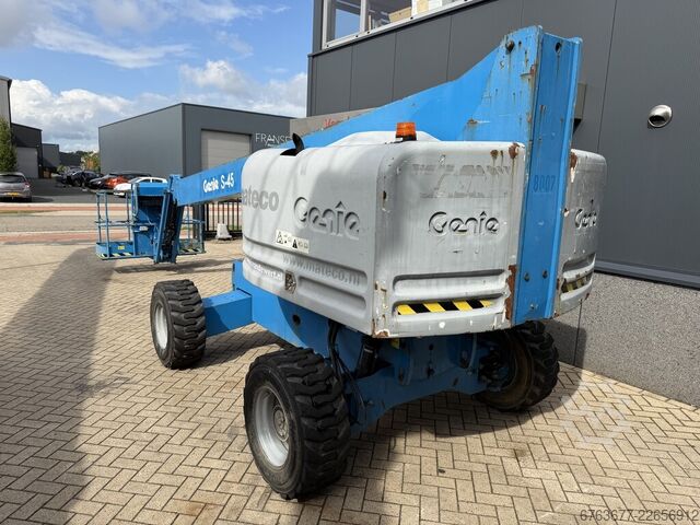 GENIE S-45 บูมหรือรถกระเช้าทำงานแบบแขนยืดไกล (Telescope Boom Lift) ขับเคลื่อน 4x4 เครื่องยนต์ดีเซล D GENIE S-45 Telescoop hoogwerker / boomlift  4x4 DEUTZ DIESEL 4545uur 15,7M Werkhoogte 2016
