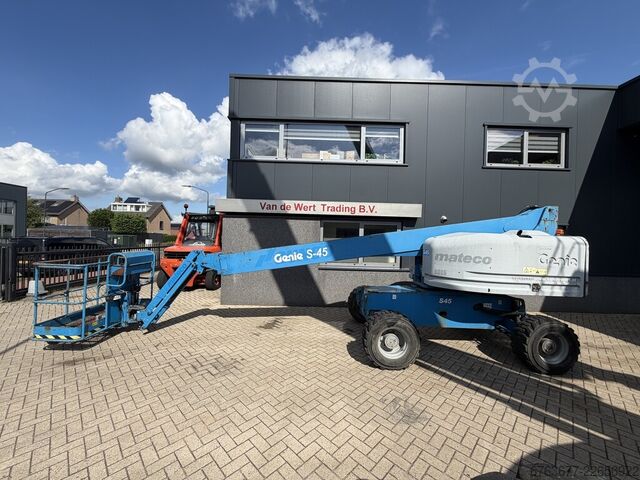 GENIE S-45 Teleskoparbeitsbühne / Gelenkteleskopbühne 4x4 DEUTZ DIESEL 5.532 Betriebsstunden 15,7 m  GENIE S-45 Telescoop hoogwerker / boomlift  4x4 DEUTZ DIESEL 5532uur 15,7M Werkhoogte 2014