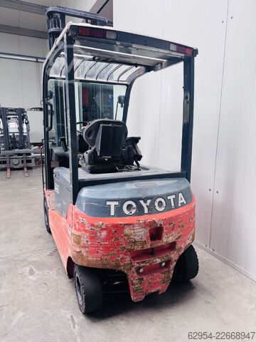 Empilhador eléctrico de 4 rodas Toyota 8FBMT25-10414
