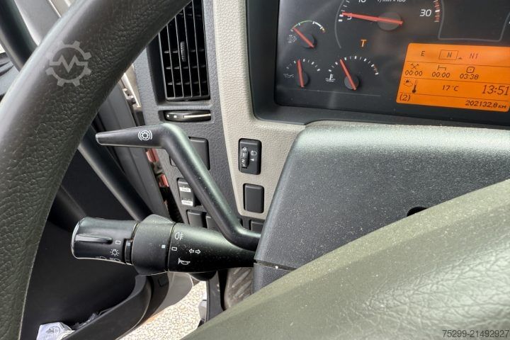 Kravas automašīnai uzstādīts celtnis Volvo FE-320 6x2R Fassi 235 5-Fach