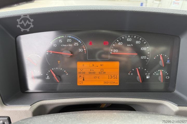 Kravas automašīnai uzstādīts celtnis Volvo FE-320 6x2R Fassi 235 5-Fach