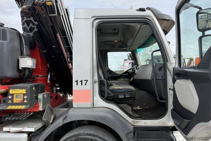 Kravas automašīnai uzstādīts celtnis Volvo FE-320 6x2R Fassi 235 5-Fach