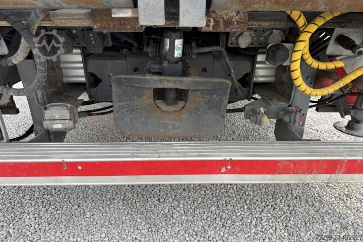 Kravas automašīnai uzstādīts celtnis Volvo FE-320 6x2R Fassi 235 5-Fach