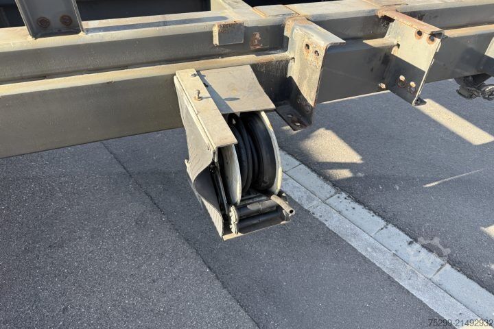 Kravas automašīnas šasija  YT222 4x2 Chassis-Kabine / Swiss-Vehicle