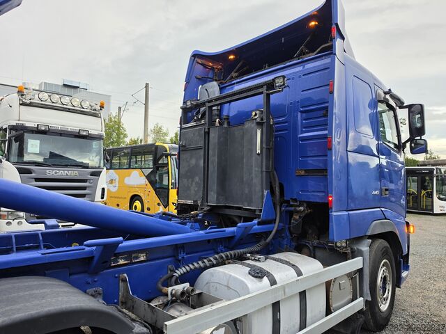 Kamion s kipom s pomičnim kontejnerom VOLVO FH-440 8x4 Lift+Lenk HIAB Multilift Blat